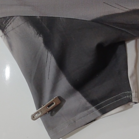 Wearable Art by Andrea Geer Wmn Small Sgraffito Boxy Tee in Greyscale - Picture 3 of 8